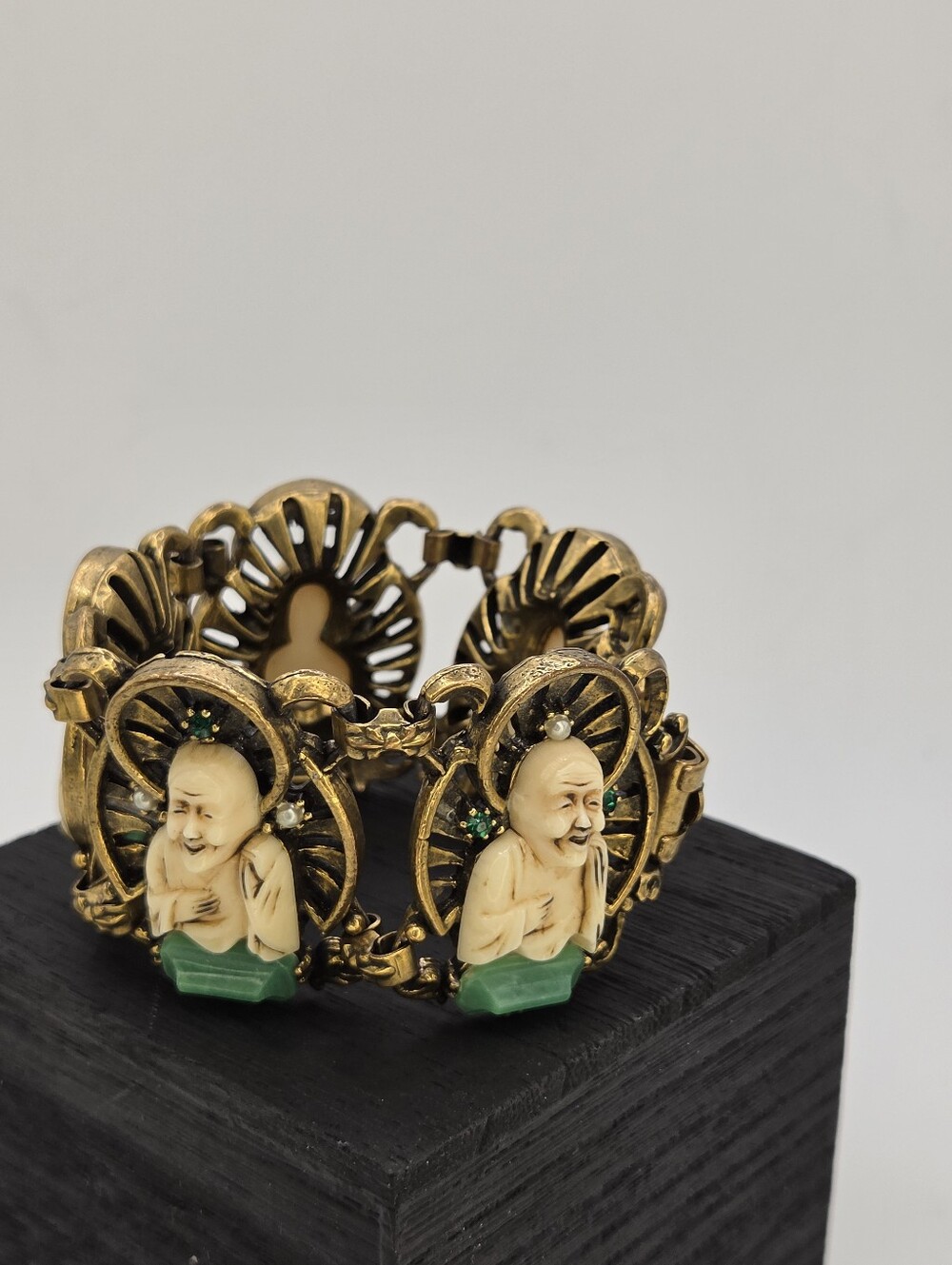 VINTAGE Gold-Tone Green Accent Buddha Bracelet And Earrings Set